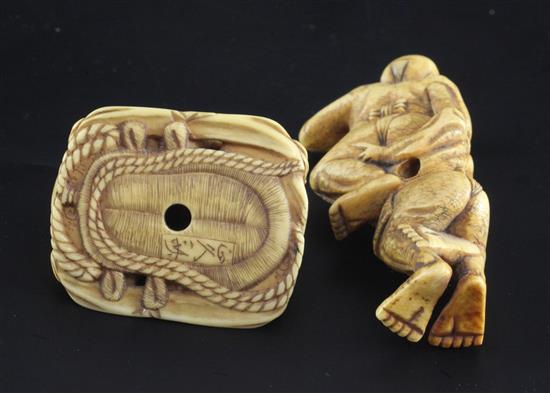 Two Japanese ivory netsuke of wrestlers, 19th century, 6.8cm